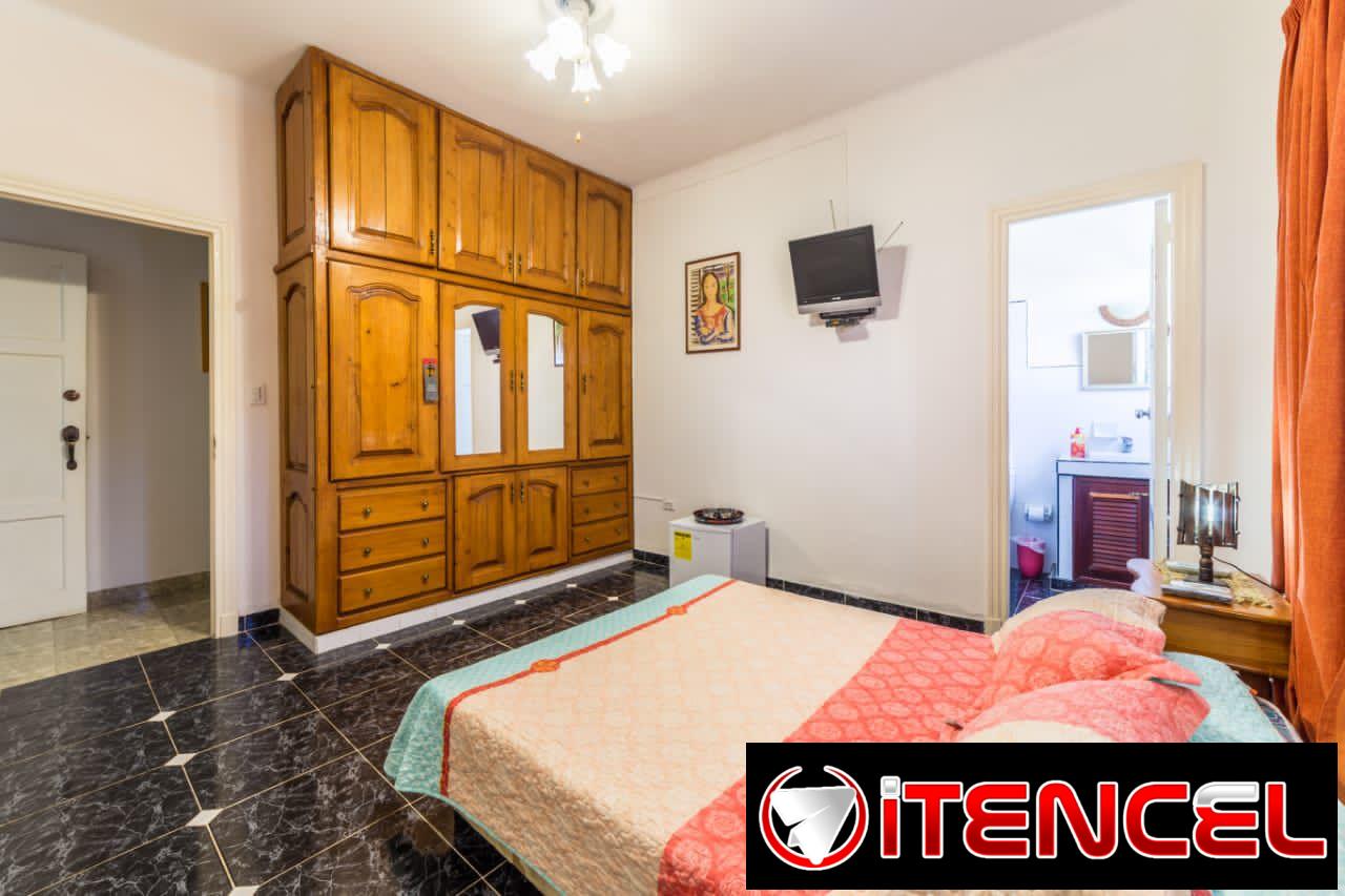 Renta de habitación independiente en el vedado