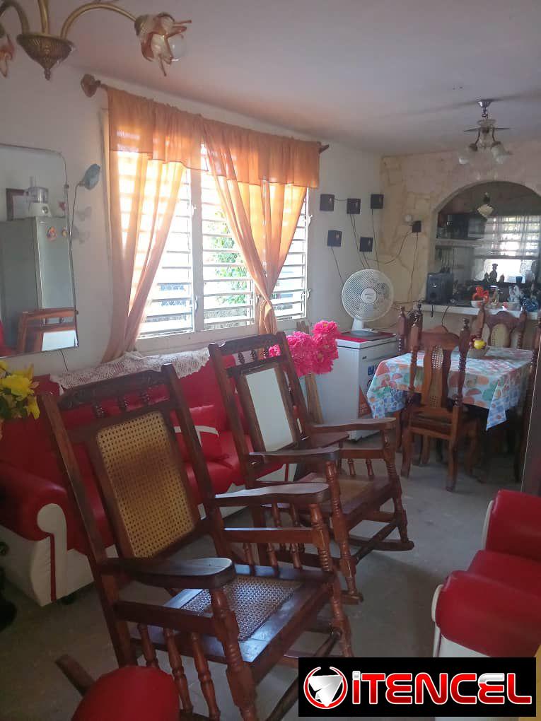 Se vende casa en San Miguel Del Padron. Es una casa con garage,jardín,portal,sala,comedor,cocina,2 cuartos,baño,patio trasero y cu