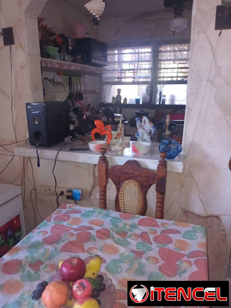 Se vende casa en San Miguel Del Padron. Es una casa con garage,jardín,portal,sala,comedor,cocina,2 cuartos,baño,patio trasero y cu