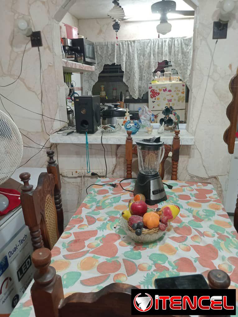 Se vende casa en San Miguel Del Padron. Es una casa con garage,jardín,portal,sala,comedor,cocina,2 cuartos,baño,patio trasero y cu