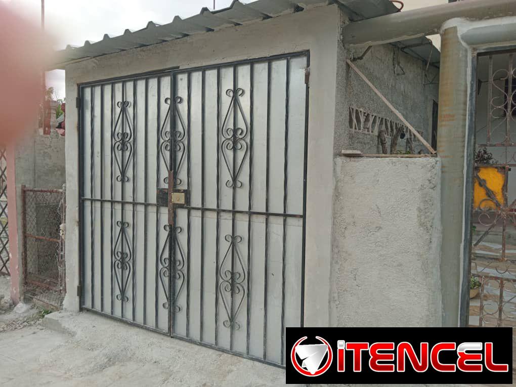 Se vende casa en San Miguel Del Padron. Es una casa con garage,jardín,portal,sala,comedor,cocina,2 cuartos,baño,patio trasero y cu