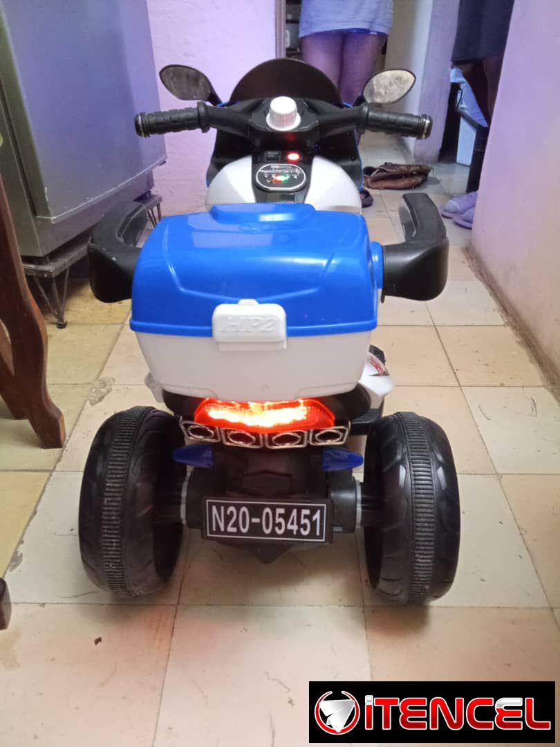 Moto eléctrica de juguete
