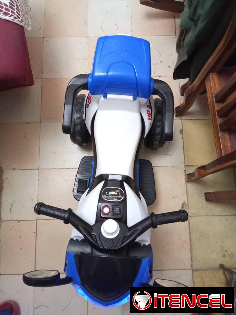 Moto eléctrica de juguete