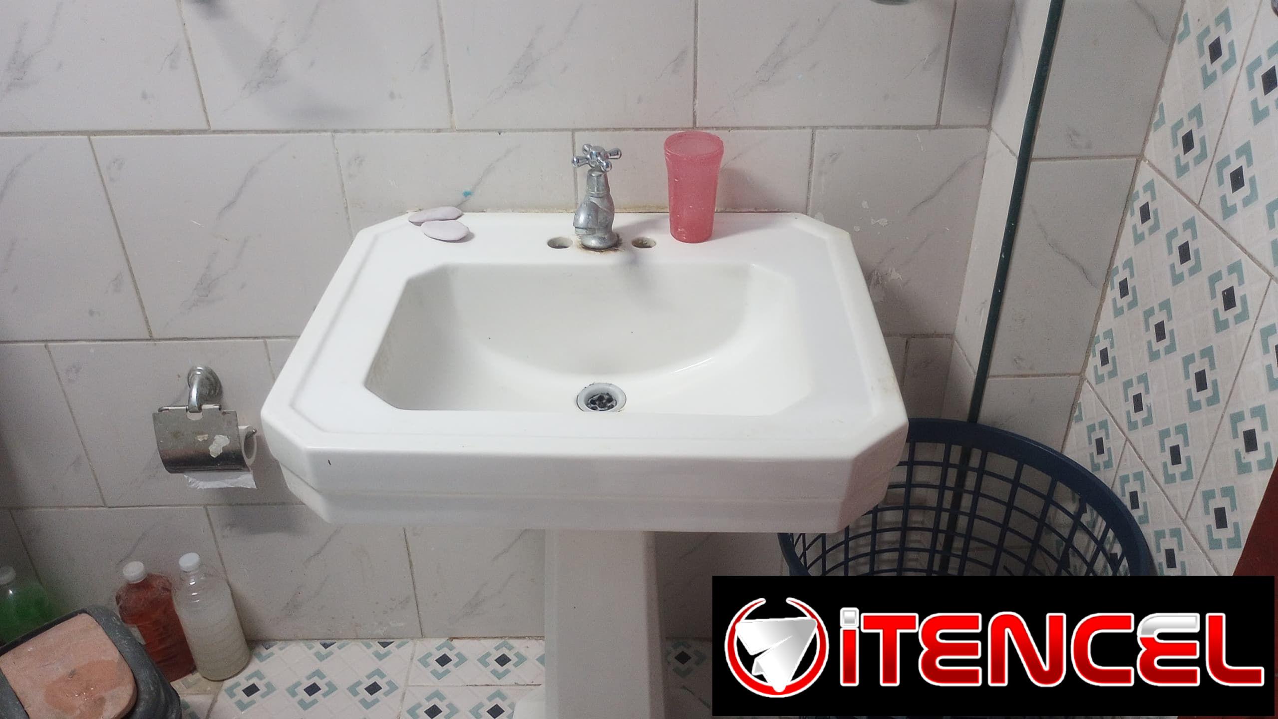 Vendo casa puerta calle de 2/4 en las cañas cerca de la ciudad deportiva