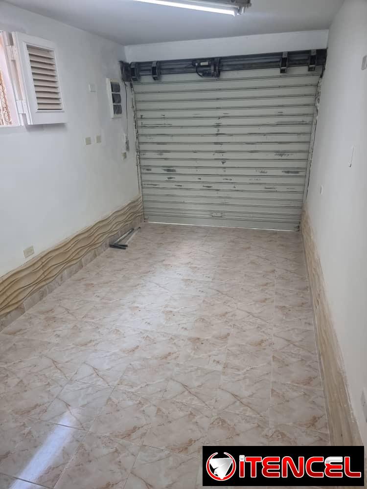 📍 Se vende casa Independiente en el Municipio Playa, La Habana. Cercana a la Avenida 41 💰 Precio: 130,000 USD ( Negociable) La pro