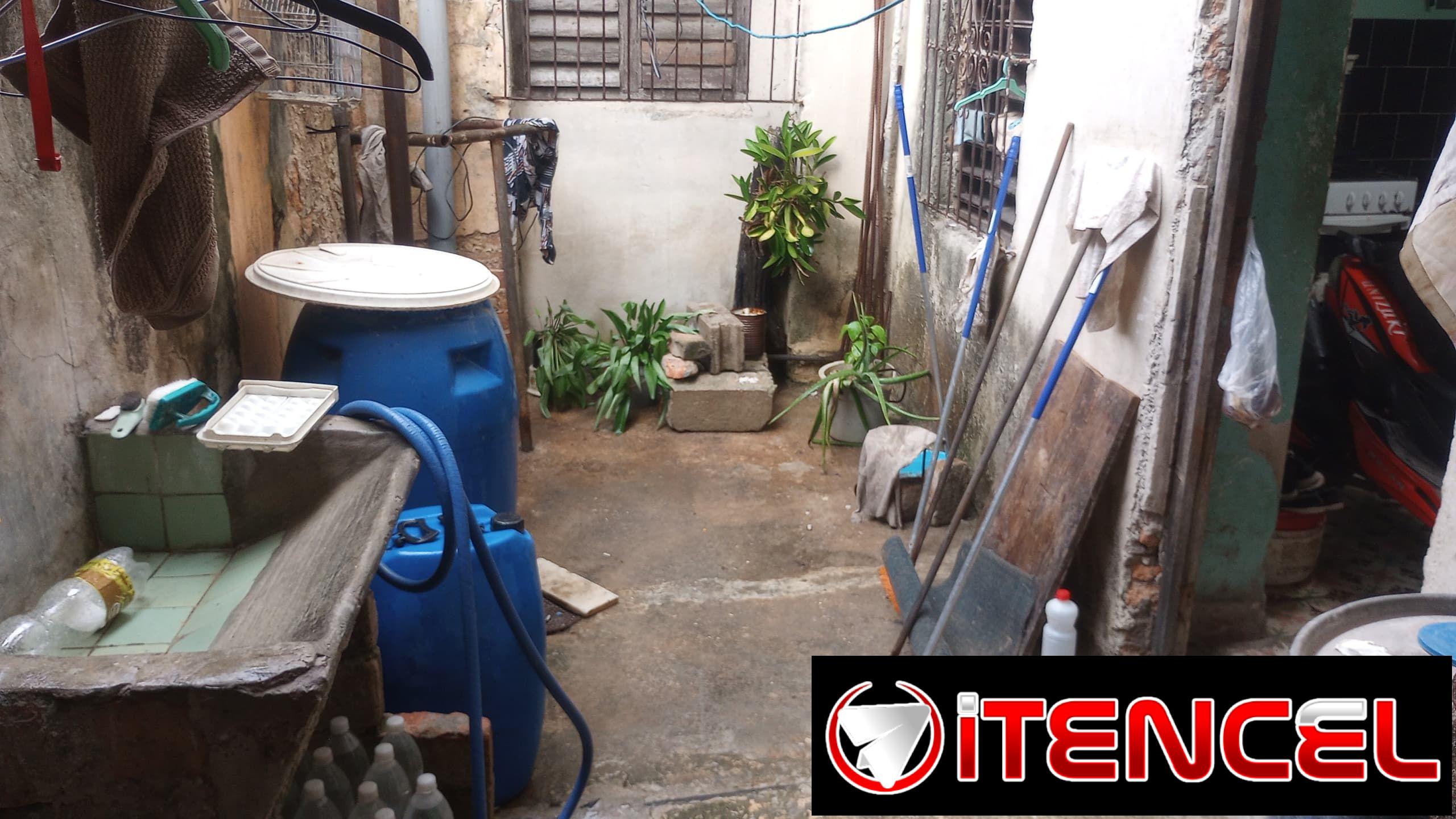 Vendo casa puerta calle de 2/4 en las cañas cerca de la ciudad deportiva