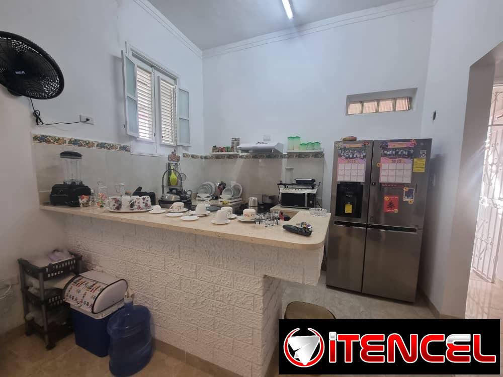 📍 Se vende casa Independiente en el Municipio Playa, La Habana. Cercana a la Avenida 41 💰 Precio: 130,000 USD ( Negociable) La pro