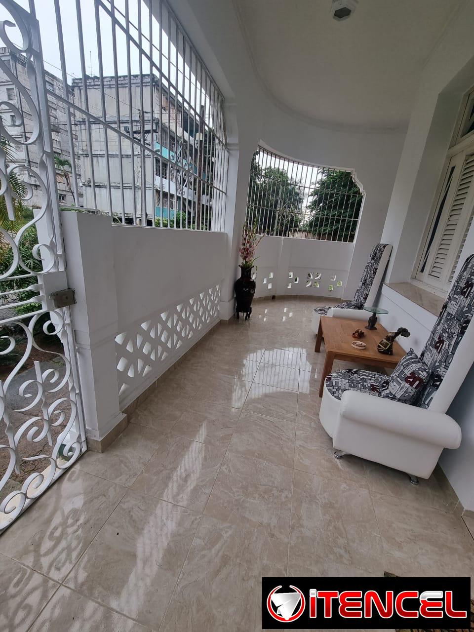 📍 Se vende casa Independiente en el Municipio Playa, La Habana. Cercana a la Avenida 41 💰 Precio: 130,000 USD ( Negociable) La pro