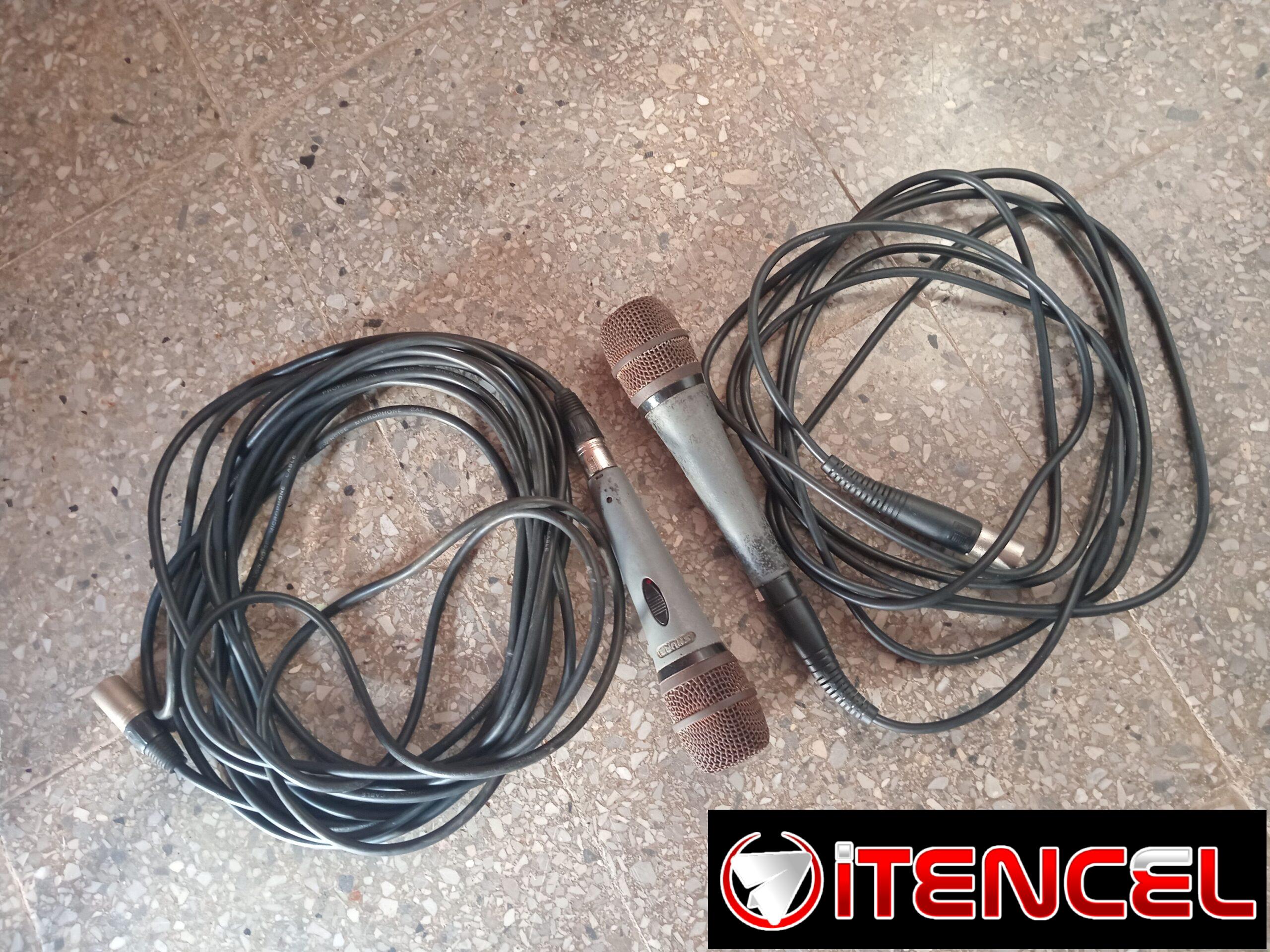 Vendo 2 Shure SM58 con cables de 4 m y 8 m. Eran de la alabanza de mi iglesia, funcionaban perfectamente. No tengo cómo probarlos