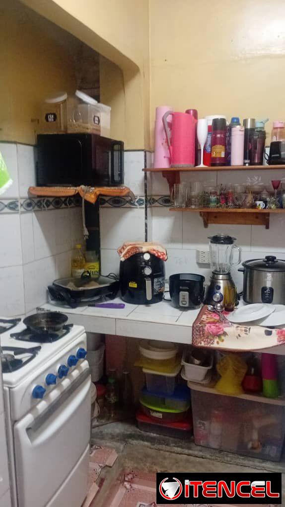 Vendo apto de 3/4 en primer piso construcción de los 50 frente a la ciudad deportiva llegar y vivir