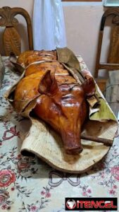 Cerdo asado entero con sus ricas guarniciones a domicilio para tu fiesta 🥳