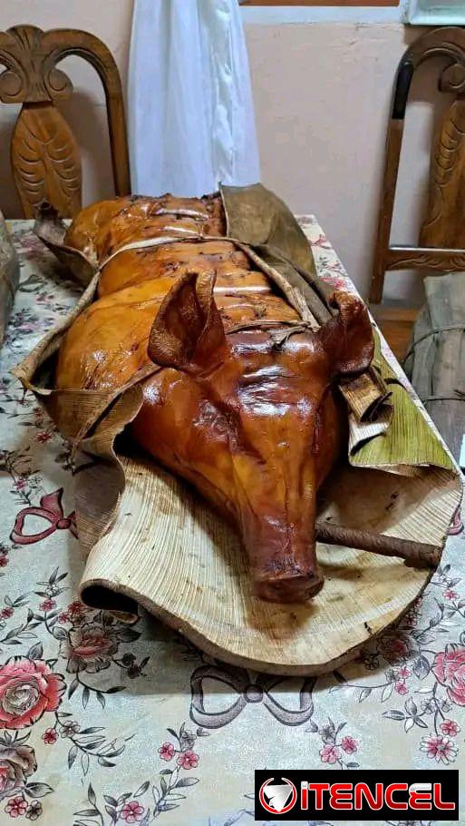 Cerdo asado entero con sus ricas guarniciones a domicilio para tu fiesta 🥳