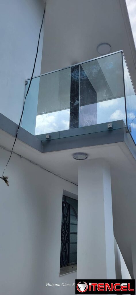 Cristal al aire - Escalera con barandas de cristal — foto 6