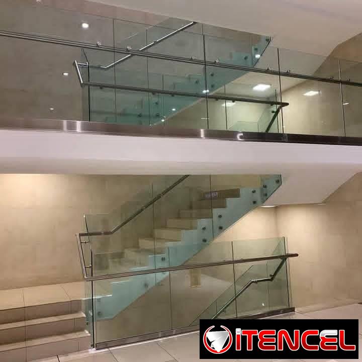 Cristal al aire - Escalera con barandas de cristal — foto 7