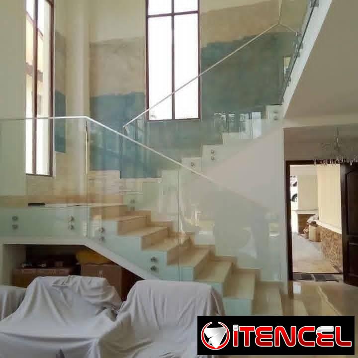 Cristal al aire - Escalera con barandas de cristal — foto 8